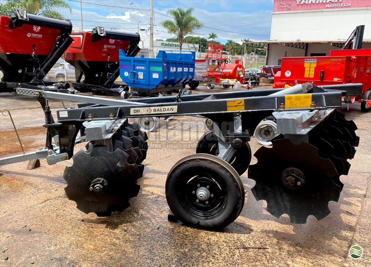 IMPLEMENTOS AGRICOLAS GRADE INTERMEDIÁRIA INTERMEDIÁRIA 14 DISCOS Triamaq Tratores UBERLANDIA MINAS GERAIS MG